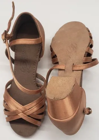 Game Ready 1.33" Suele -- Girl's Block Heel Latin Sandal -- Tan Satin