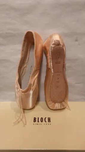 Free Pace Casual Aspiration -- Pointe Shoe -- Pink Satin