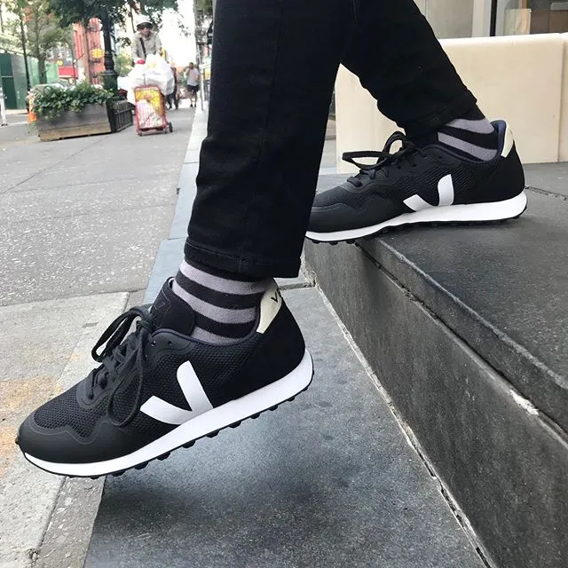 Sole Soft Garden Mood SDU B-Mesh in Black from Veja