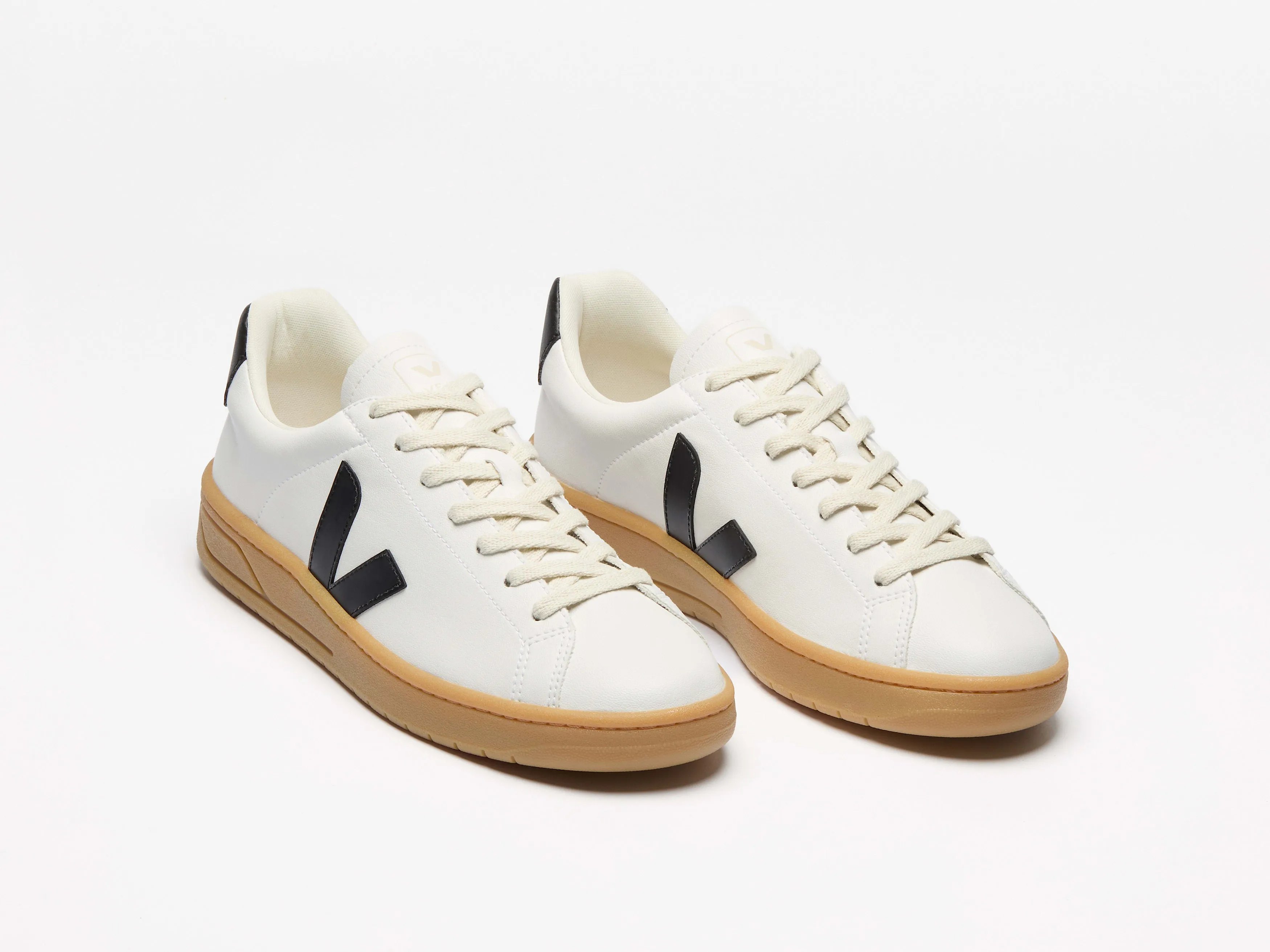 Adaptive Flex Notches Enhanced Flex Zones Urca CWL in White Black Natural from Veja