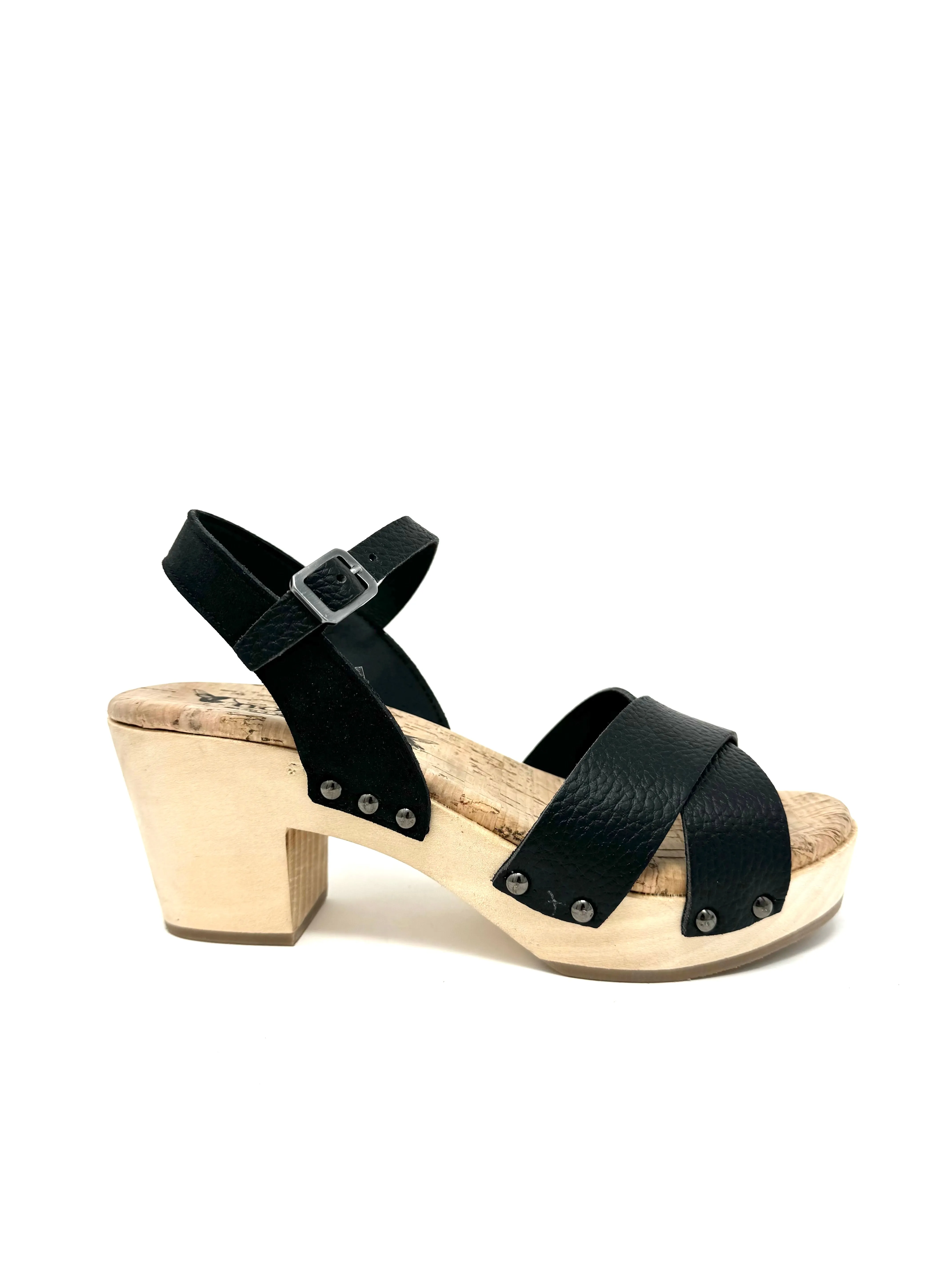 Move Light Chloe Clog in Black from Novacas