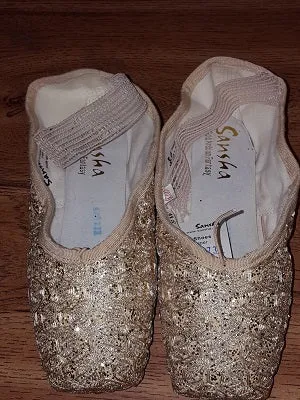 Deco 4 -- Pointe Shoe -- Gold Glitter Busy Path