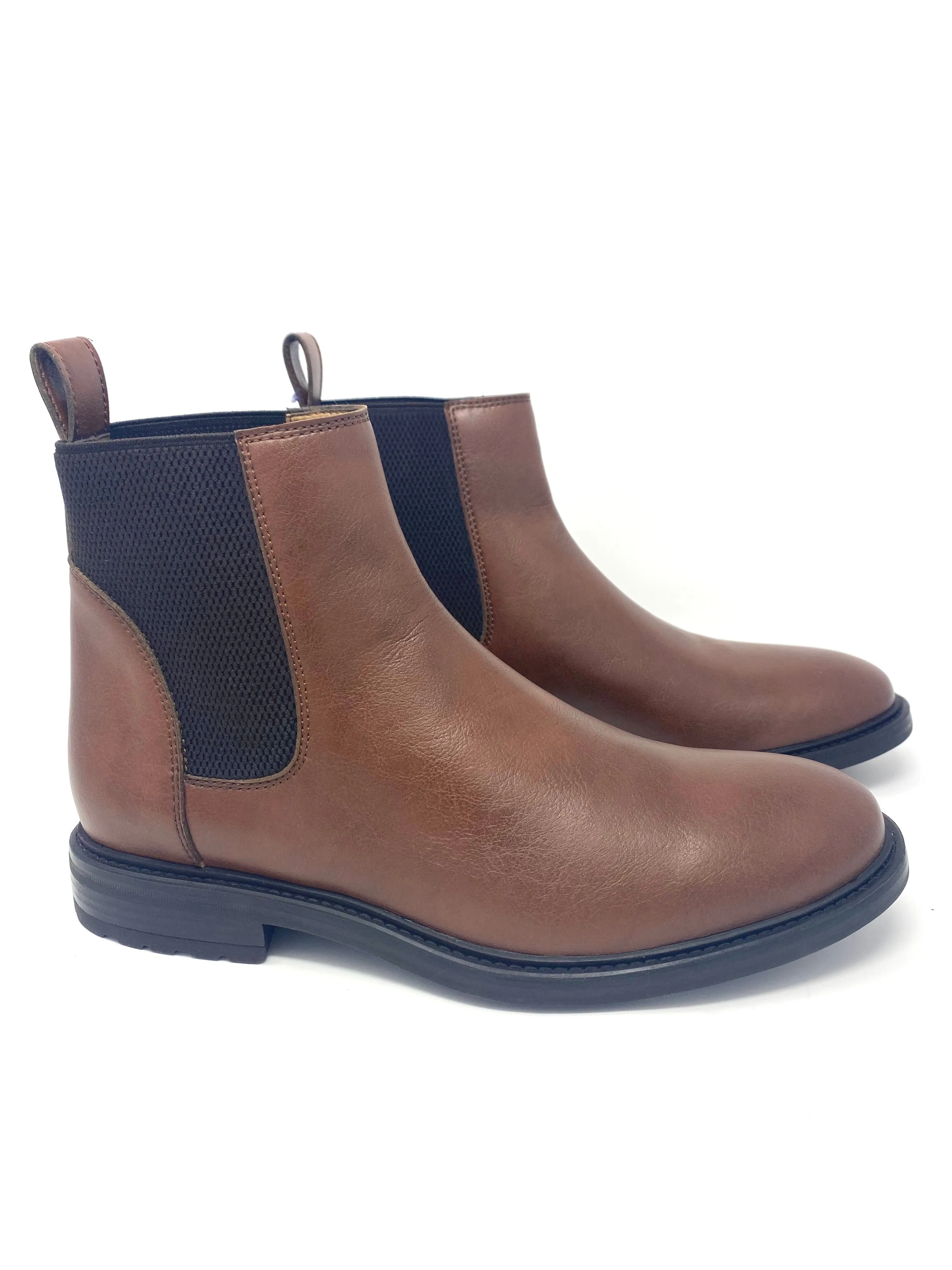 Oscar Chelsea Boot in Tan from Novacas Bold Life Stable Support Snowy Path