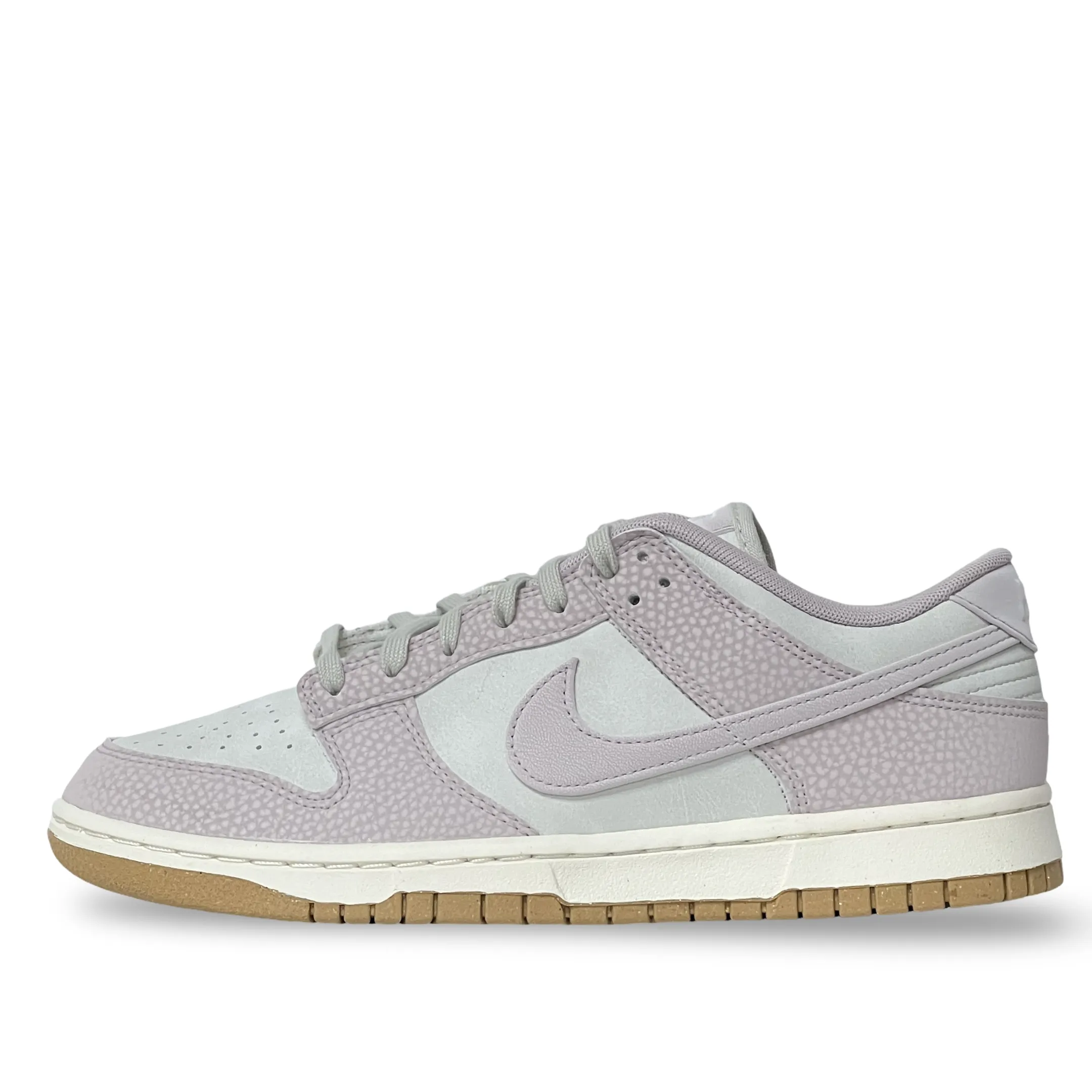 WMNS Nike Dunk Low PRM Next Nature Platinum Violet Airy Design