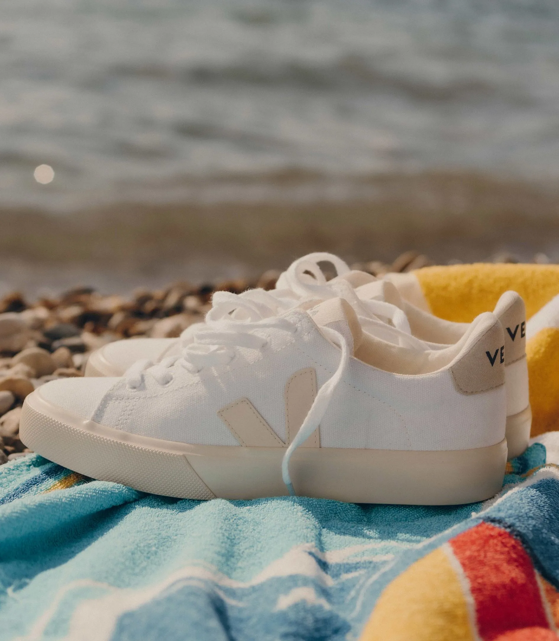 Campo Canvas in White Pierre from Veja Stable base