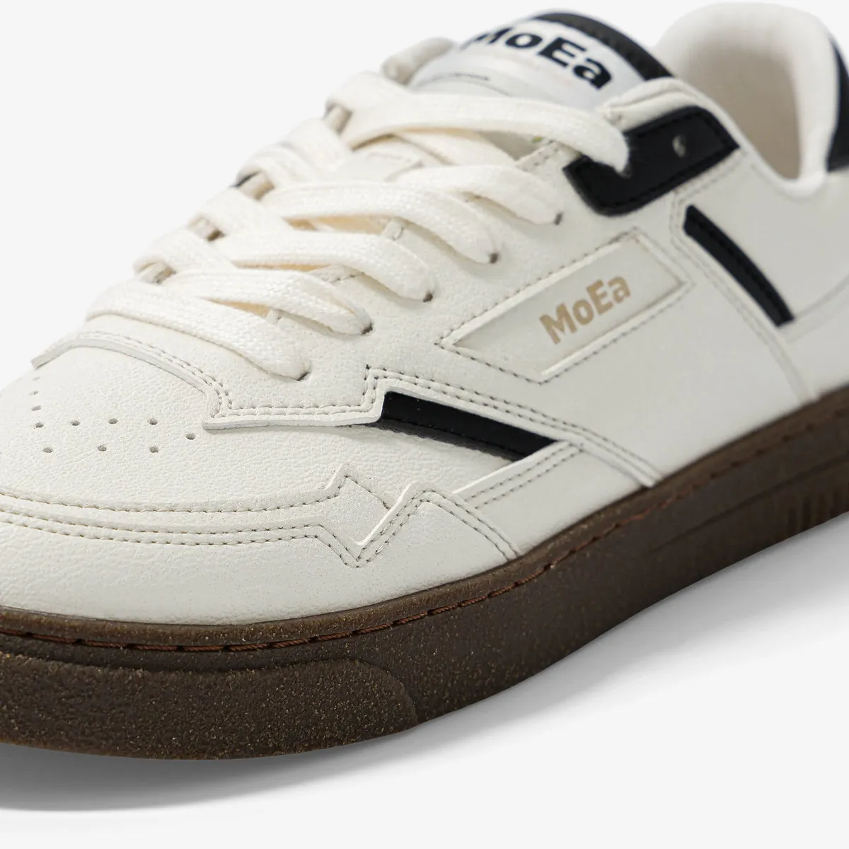 GEN9 Sneaker in White Black from MoEa Breathable City Adventure Morning Walk