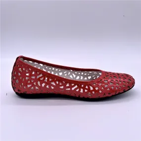 ??Eyelet Ballet?? Snug Fit Design