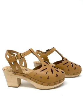 Silver Shine Esther Clog in Camel from Novacas