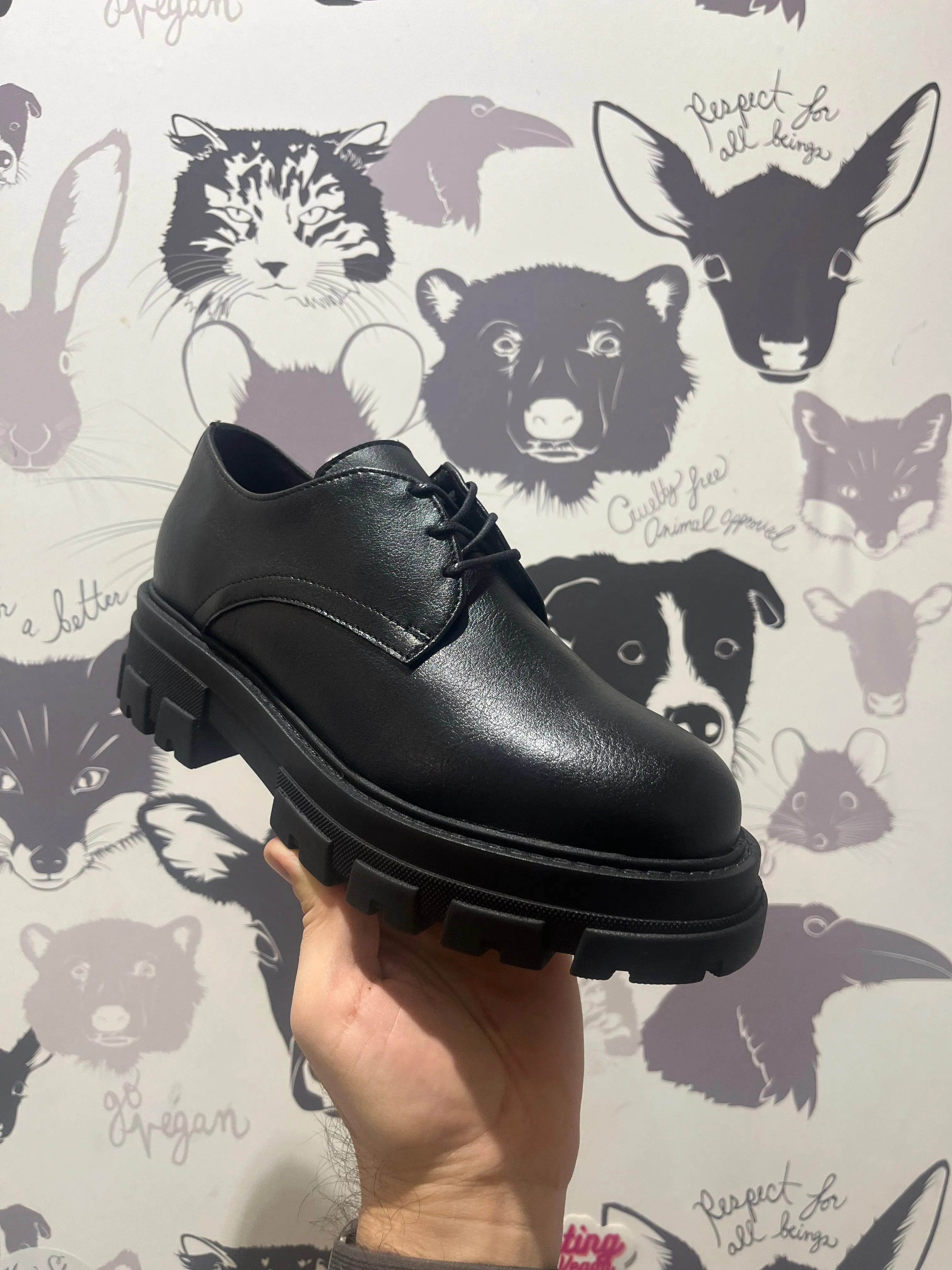 Everyday waterproof Leila Oxford in Black from Novacas