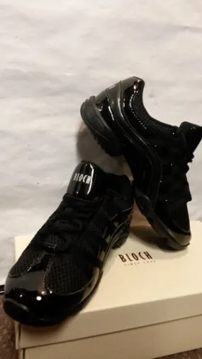 Lenny -- Split Sole Dancesneaker -- Black Comfort Outsole Dream Path