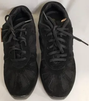 Logan -- Sueded Split Sole Dancesneaker -- Black Foot Support