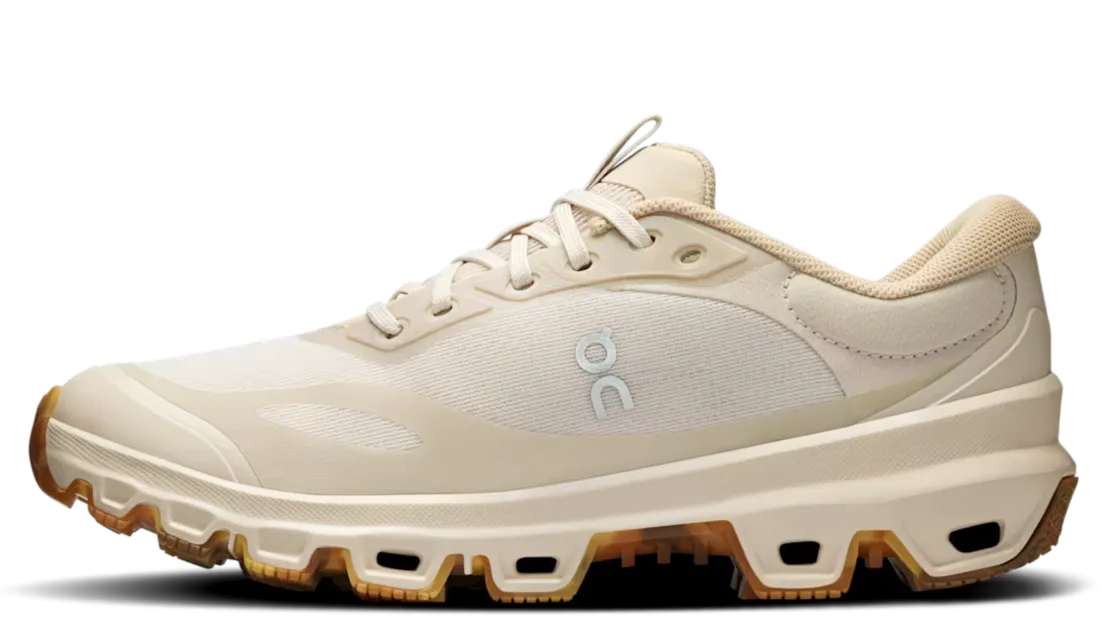 Bright Neon Short Trip On Running Cloudventure 2 LOEWE Sand (Women's)