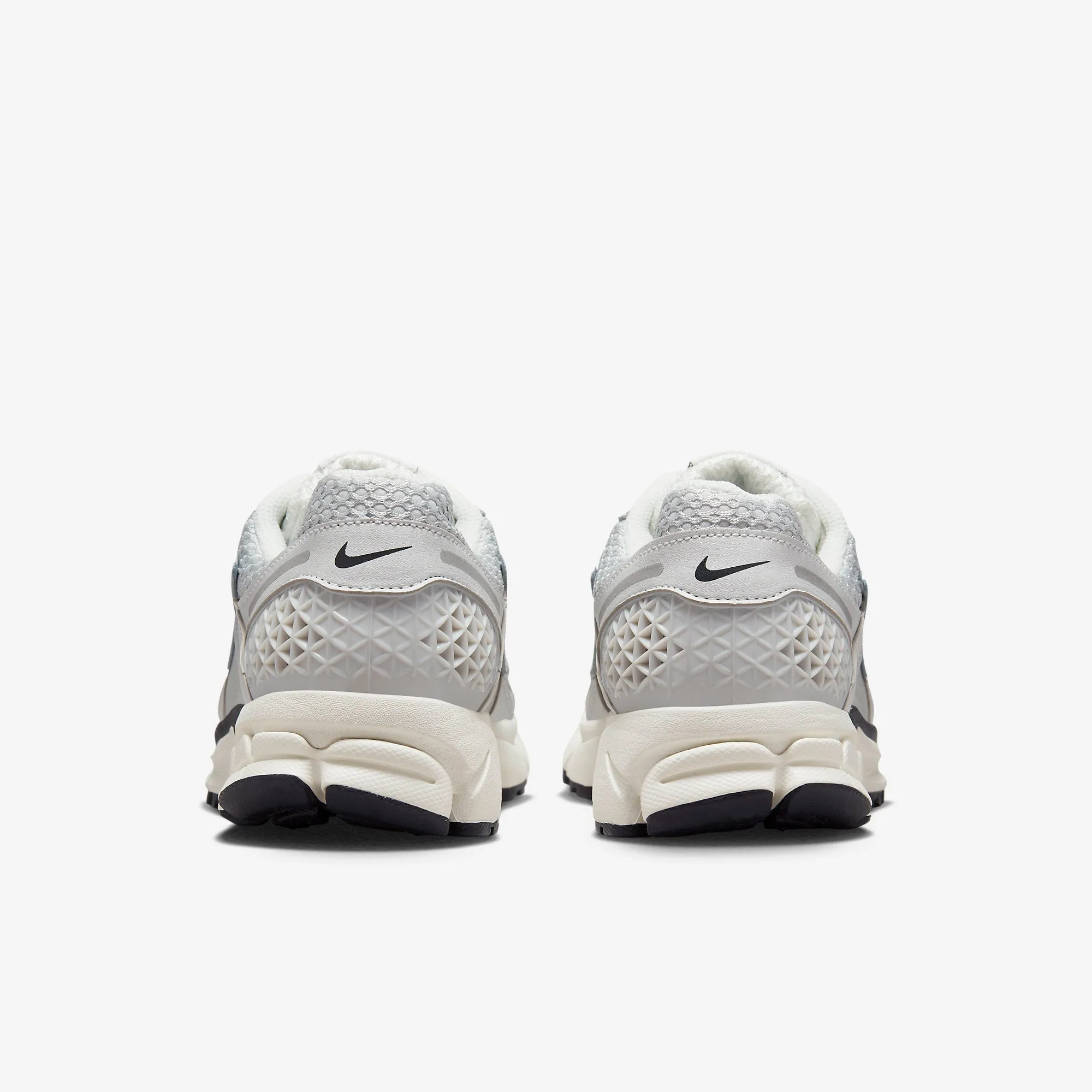 Impact Diffusion Platform (Women's) Nike Zoom Vomero 5 'Photon Dust / Metallic Silver' (2023) FD0884-025 Antibacterial Trail Support