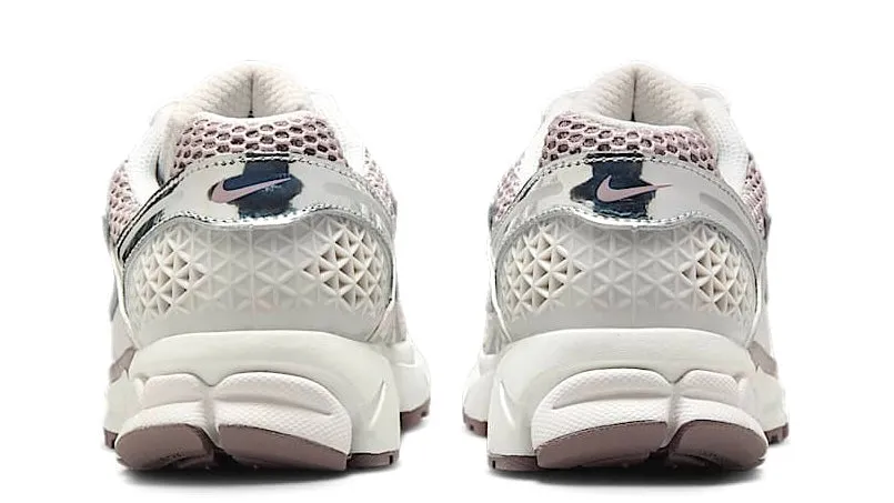 Party Glow Moon Walk Nike Zoom Vomero 5 Metallic Silver Platinum Violet (Women's)
