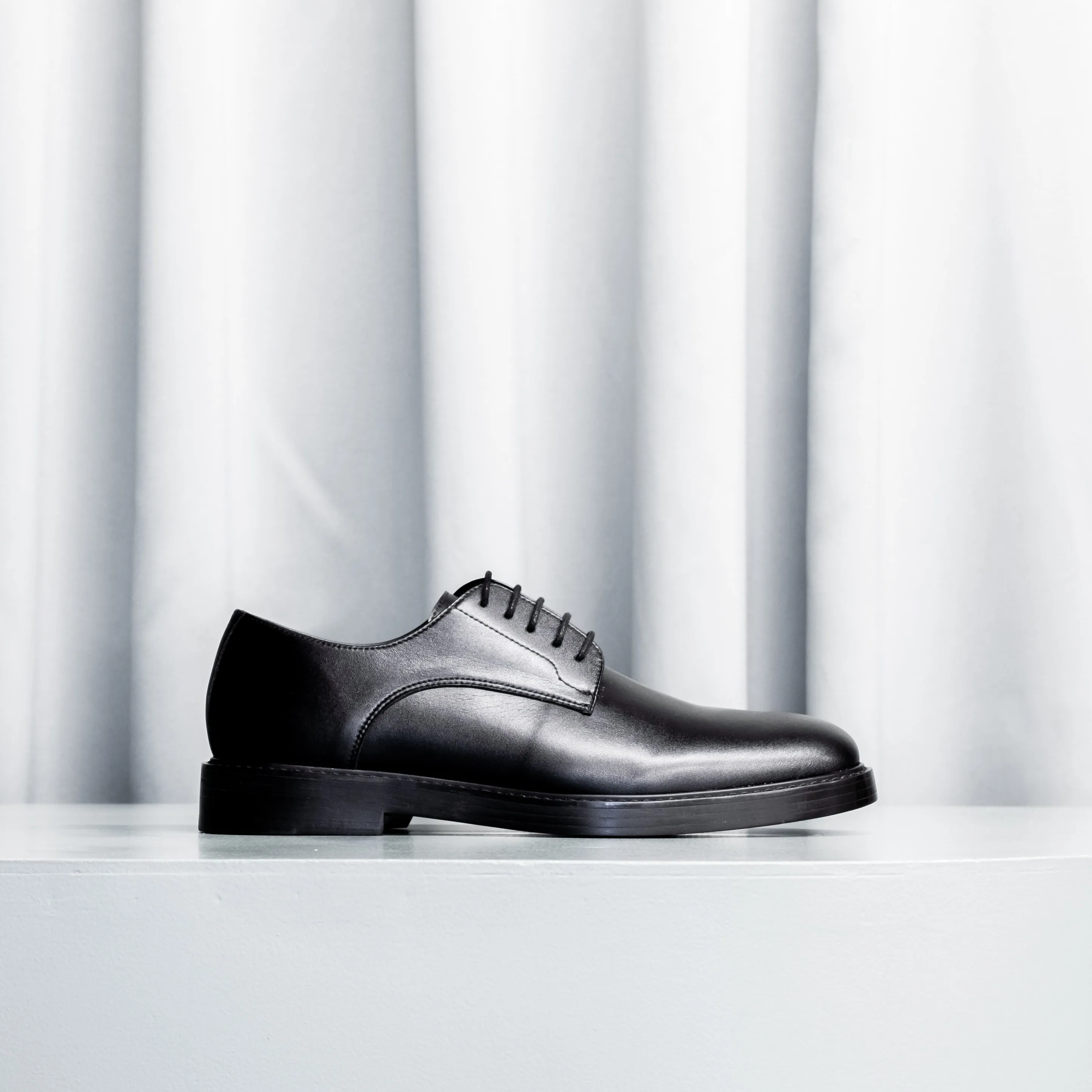 Casual Walking Comfort Olof Derby in Black from Green Laces