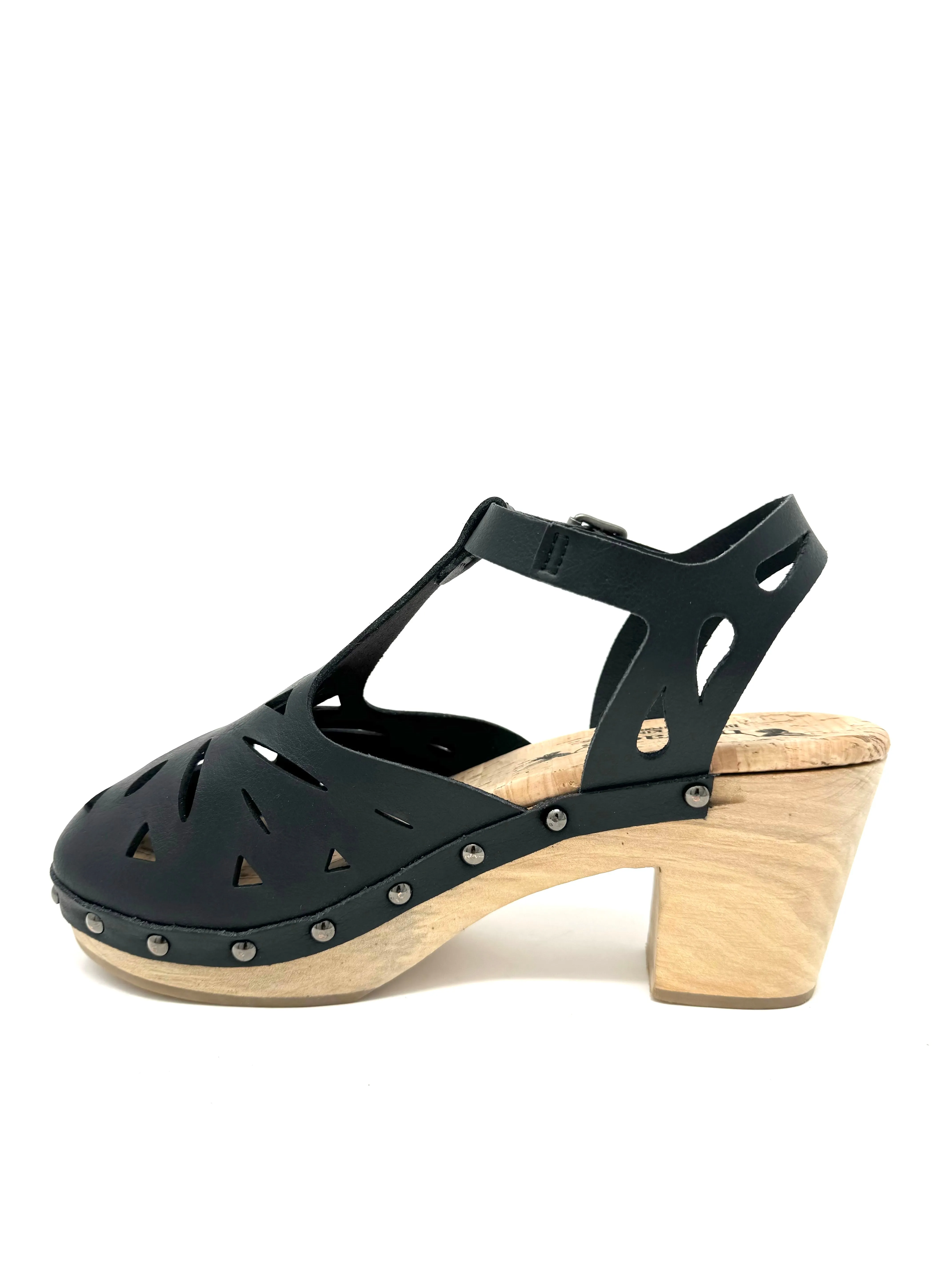 Esther Clog in Black from Novacas Resort Mood