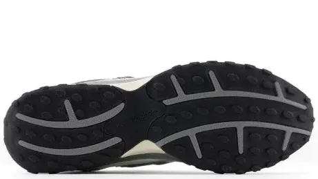 Hot Day New Balance 204L Silver Metallic Black