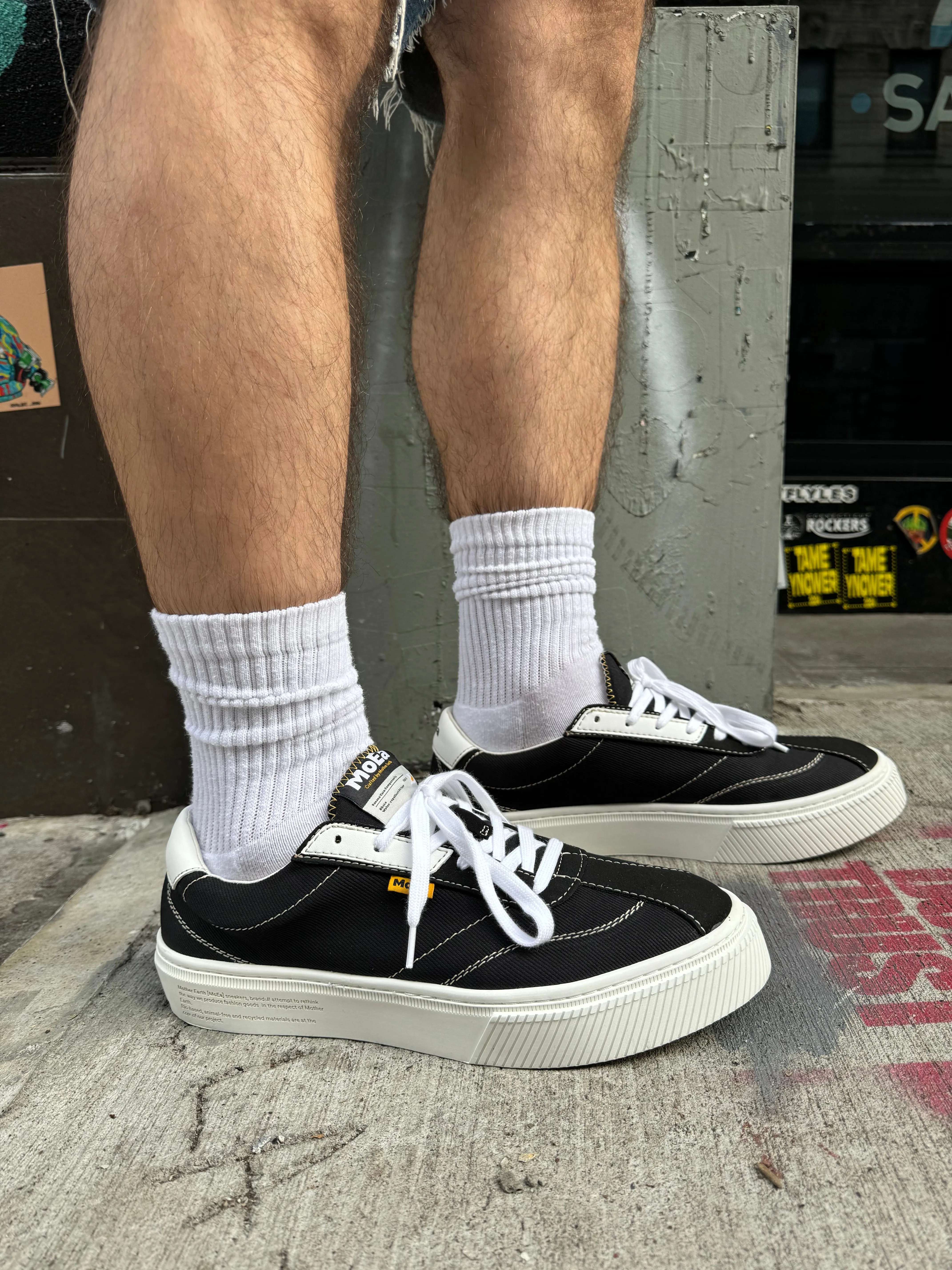 Couple Pair GEN4 Banana Sneaker in Black from MoEa