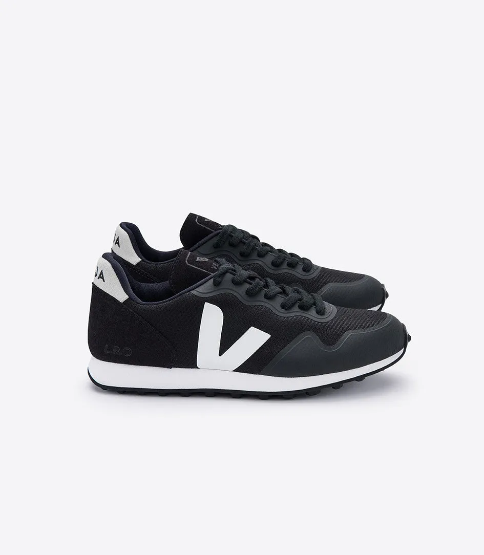 Anti Odor Outdoor Explorers Women's SDU B-Mesh in Black from Veja