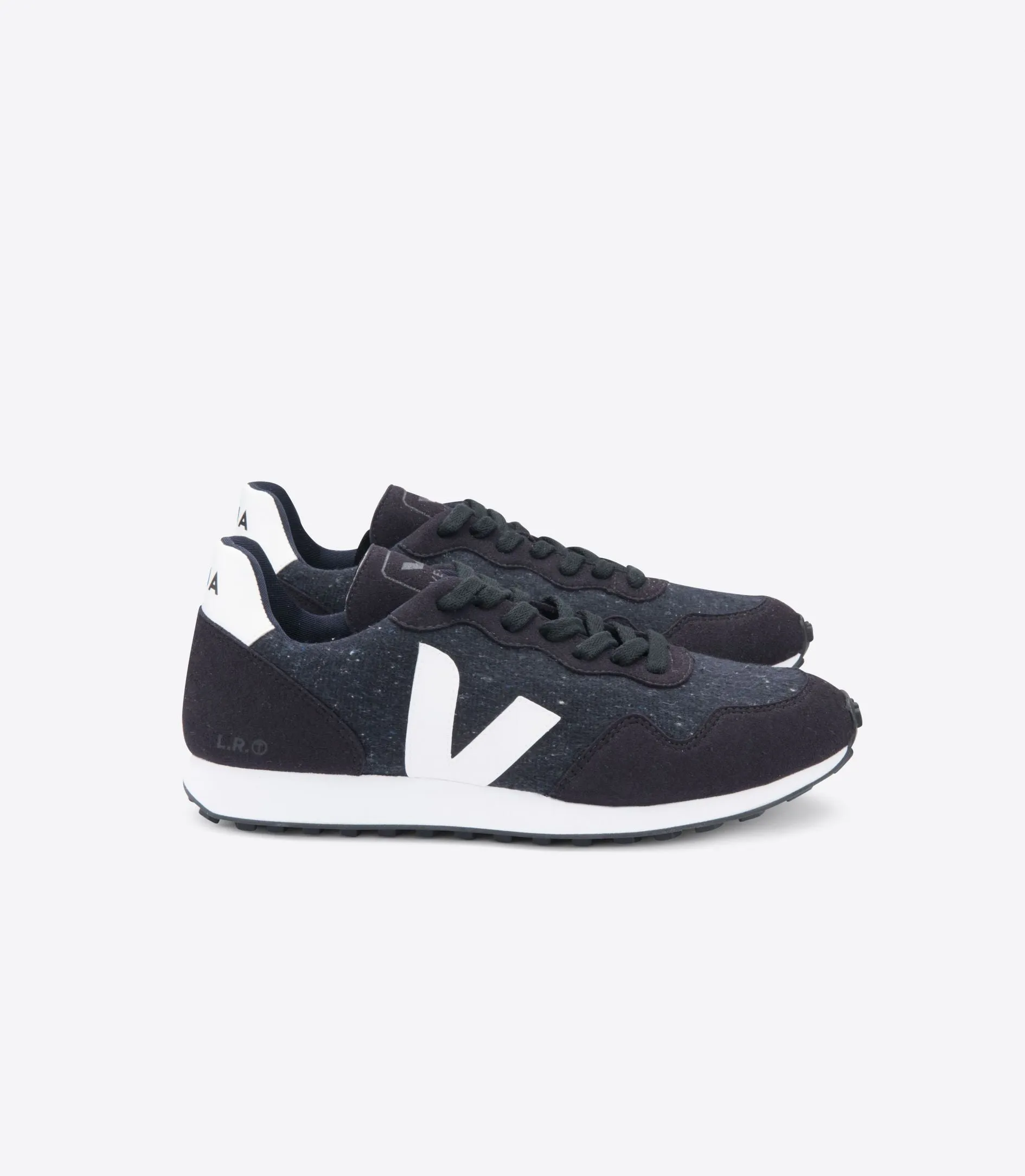 Durable Material Kick Power Women's SDU Flannel in Black White from Veja