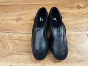 Wyatt -- Split Sole Jazz Slip-on -- Black Calm Step Long Move