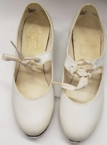 Bright Gold Heart Glow Yeimy -- Women's Economy Tap Oxford -- White